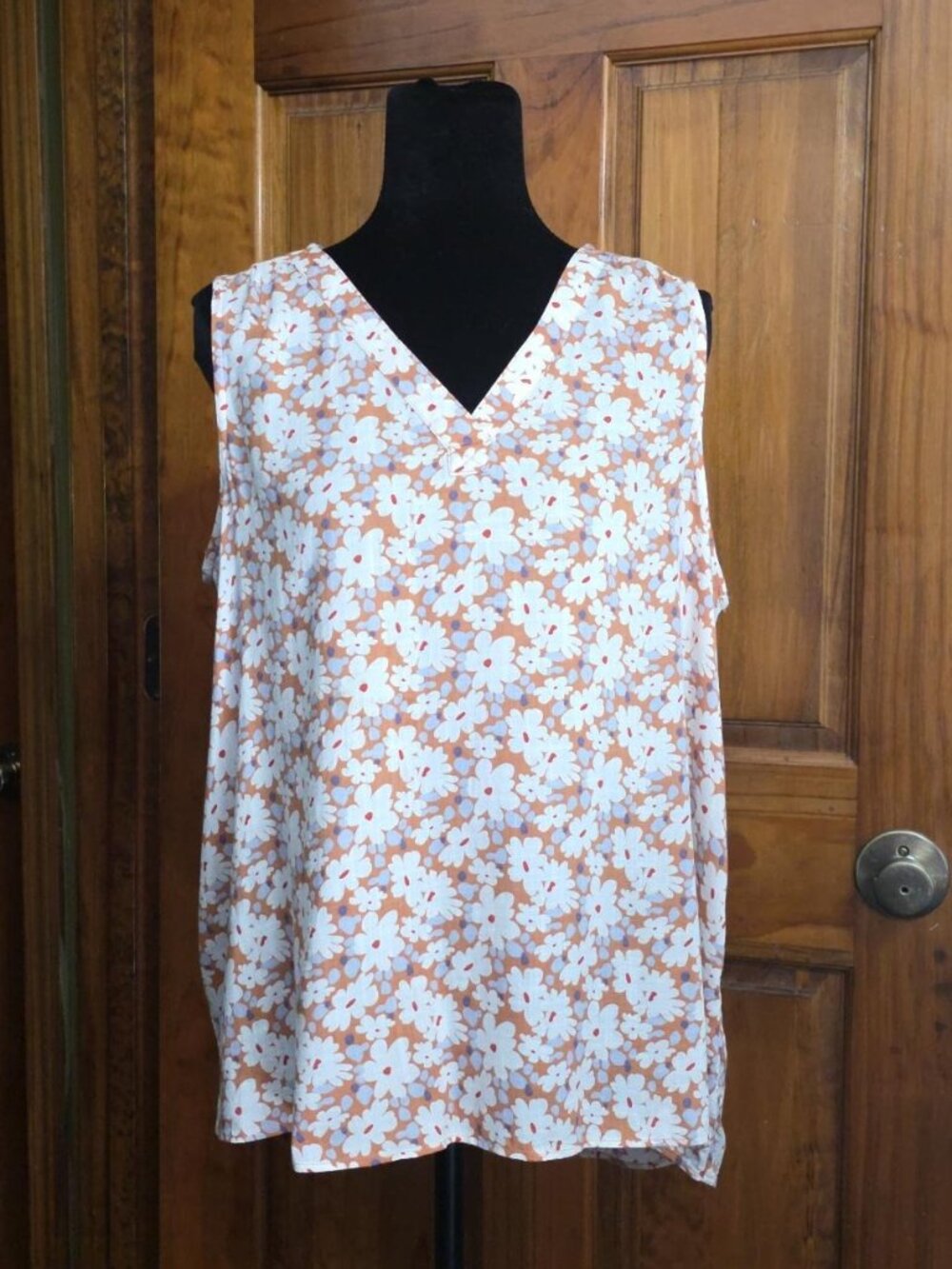 V Neck Floral Tan Blue White Sleeveless Tunic Sz L Droptail Curved Hem
